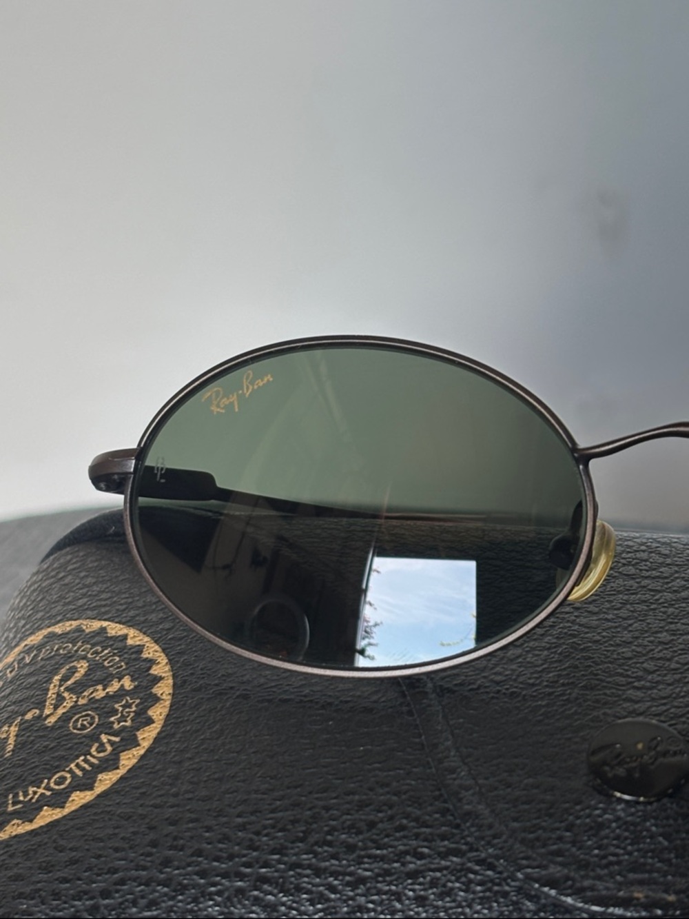Vintage B&L Ray-Ban Black Metal Oval Sunglasses with Green Lenses - Picture 2 of 12